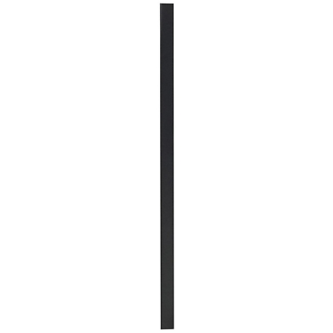 Un objet noir et rectangulaire. Il se dresse verticalement sur un fond blanc.