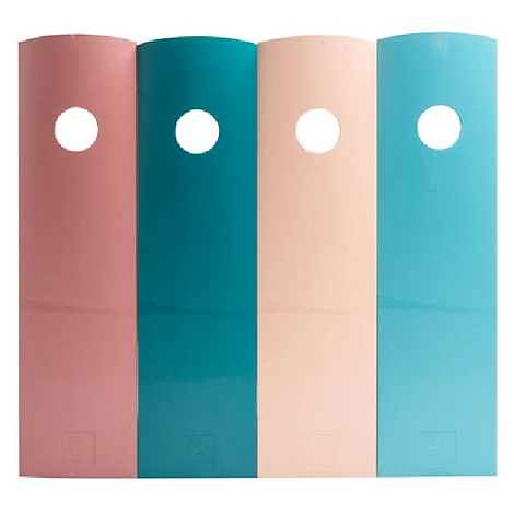 Quatre cartons colorés et incurvés avec un trou. Rose, vert-bleu, beige et bleu clair.