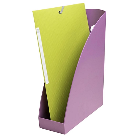 Lila Zeitschriftenständer mit grünen Akten, auf weißem Hintergrund.