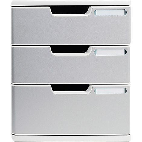 Armoire à tiroirs grise à trois niveaux avec poignées encastrées noires et porte-étiquettes.