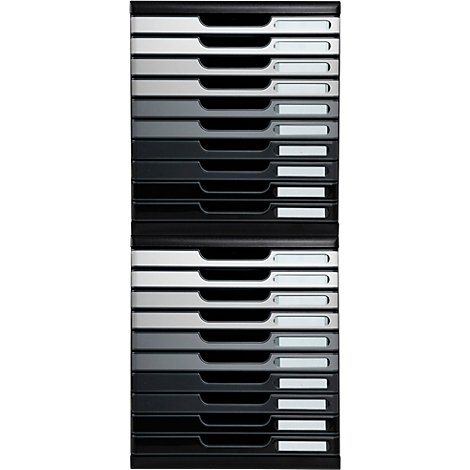 Plusieurs bacs à documents noirs, tiroirs argentés et noirs avec plaques signalétiques.