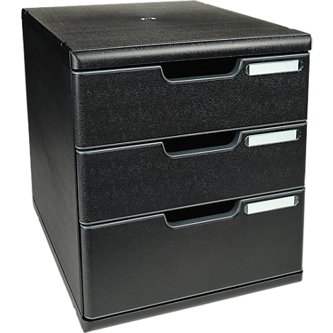 Armoire de bureau noire avec trois tiroirs. Chaque tiroir a une poignée et une étiquette nominative.