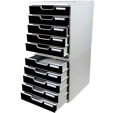 Classeur gris empilable avec huit tiroirs. Certains tiroirs sont ouverts.