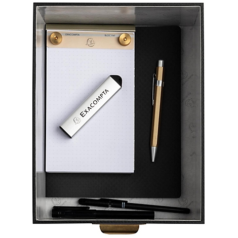 Bureau-organizer met notitieblok, pen, potlood, gum en pennen in een doos.
