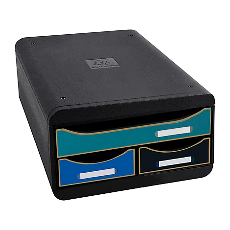 Zwart opbergmeubel met drie lades. De lades zijn in blauw, teal en zwart, met witte etiketten.