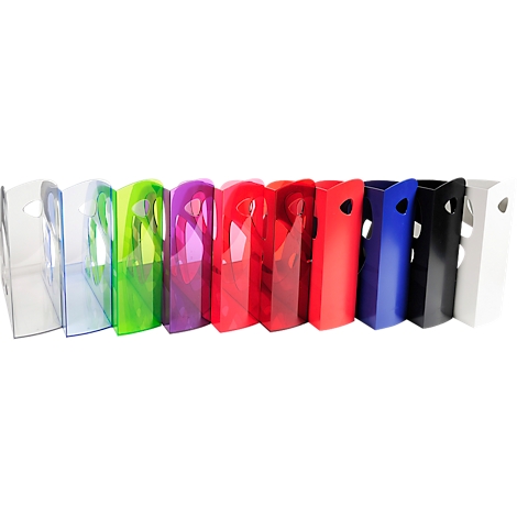 Reihe von farbigen Stifthaltern: transparent, blau, grün, lila, rot, rot, rot, blau, schwarz und weiss.