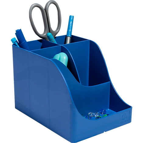 Blauer Schreibtischorganizer mit Schere, Stiften und Büroklammern.