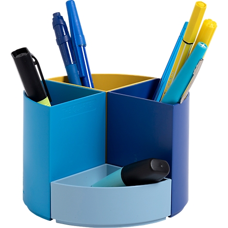 Bunter Stifthalter mit Stiften und Textmarkern in Gelb, Blau und Türkis. Mehrere Fächer zur Organisation.