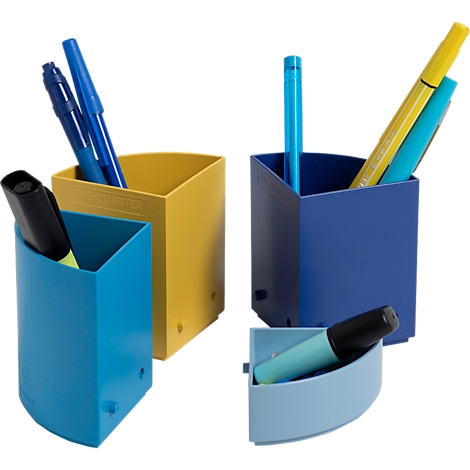 Mehrere bunte Stifte und Textmarker in verschiedenen, bunten Stifthaltern. Gelb, Blau, und Grün.