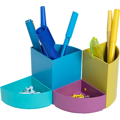 Drehbarer Stifthalter in Türkis, Blau, Gelb und Lila, gefüllt mit Stiften und Büroklammern.