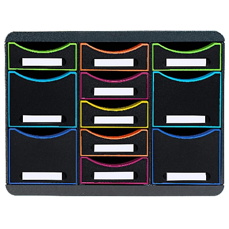 Zwarte wandorganizer met 12 laden, gekleurd omlijst en met witte naamlabels.