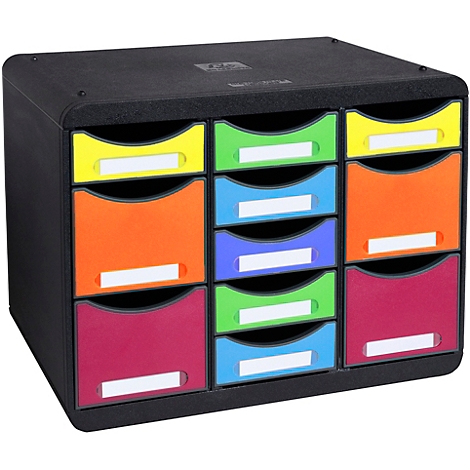 Zwarte kast met 9 lades in verschillende kleuren, met witte naamlabels.