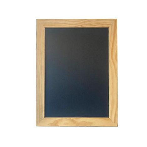 Tableau rectangulaire avec cadre en bois sur fond blanc. Le tableau est noir, le cadre brun clair.