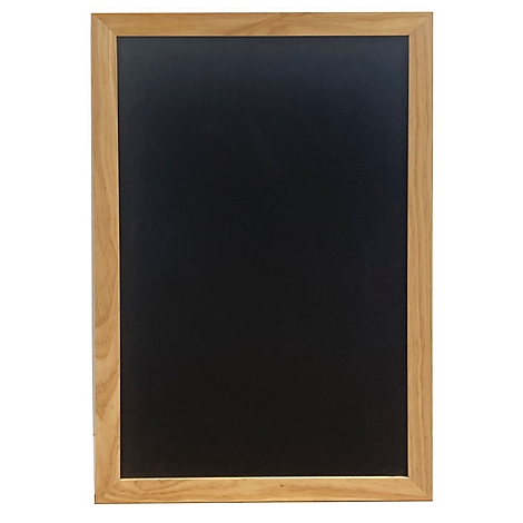 Tableau noir rectangulaire avec cadre en bois clair.