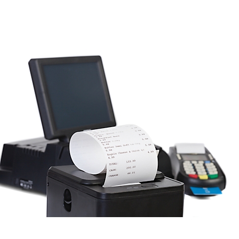 Kassabon die uit een printer komt, scherm en kaartlezer op een witte achtergrond.