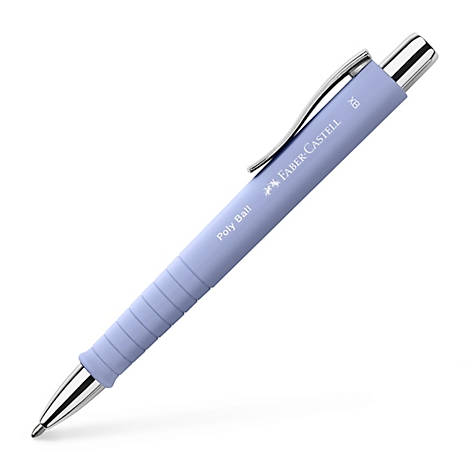 Hellblauer Faber-Castell Poly Ball Kugelschreiber. Silberne Spitze, Clip und Kappe. Griffbereich mit geriffelter Oberfläche. Schriftzug auf dem Schaft.