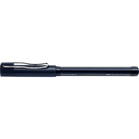 Dunkelblauer Faber-Castell Gelstift mit silbernem Metallclip vor weißem Hintergrund.