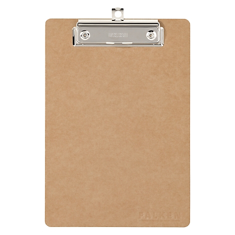 Lichtbruine kartonnen clipboard met een zilveren clip.