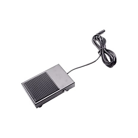 Schwarzer FuÃŸschalter mit geriffelter AuflageflÃ¤che und Kabel.
