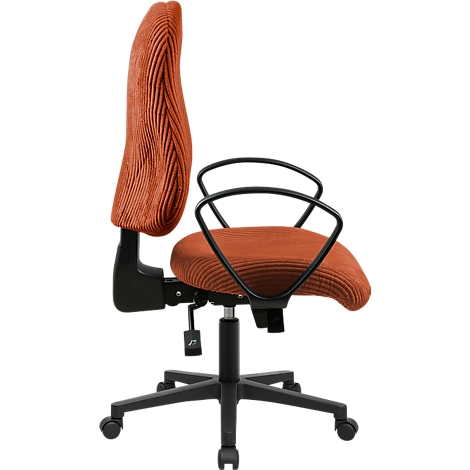 Chaise de bureau avec revêtement en velours côtelé orange, cadre et accoudoirs noirs sur fond blanc.