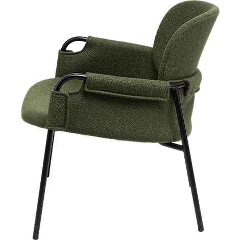 Chaise en tissu vert avec pieds et accoudoirs en métal noir.