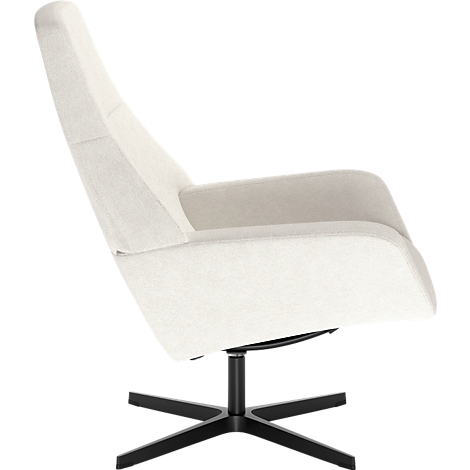 Fauteuil couleur crème avec dossier haut et piètement en croix en métal noir, vue de côté.