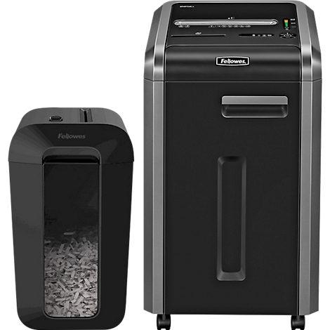 Zwei Aktenvernichter, schwarz, nebeneinander. Links ein kompakterer, rechts ein größerer mit Rollen. Beide haben das Fellowes Logo.