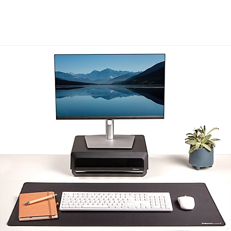 Five mouse pads of different colors lying next to each other. One has the lettering Fellowes.