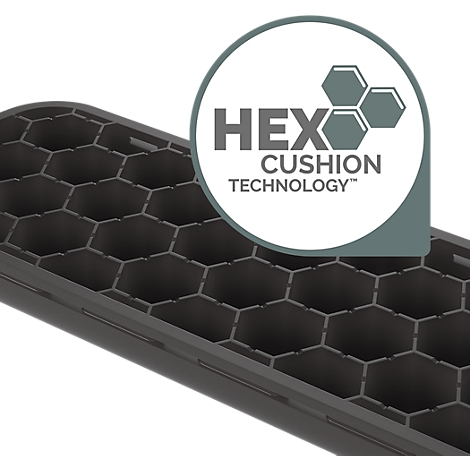 Detailaufnahme eines schwarzen, wabenförmigen Gittermusters, mit einem weißen Logo, das "HEX CUSHION TECHNOLOGY" zeigt.