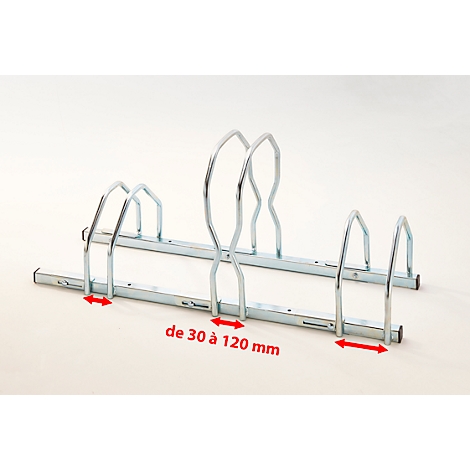 Metalen fietsenrek, de afstand tussen de beugels is 30 tot 120 mm.