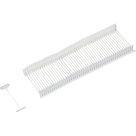 Deux étiquettes de vêtements blanches et une bande de nombreux supports d'étiquettes.