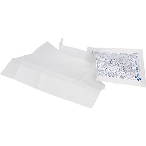 Ein weißes Reinigungstuch liegt neben einer kleinen Verpackung mit blauen Brillen-Symbolen und Aufschrift First Aid Only.