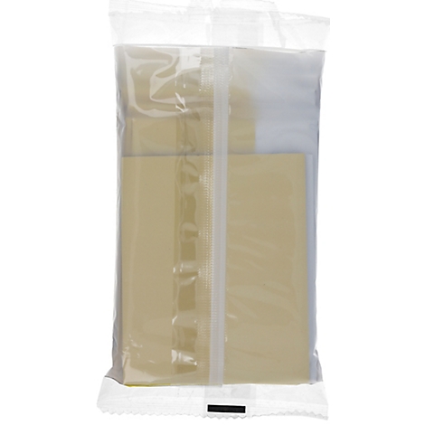 Meerdere beige vellen verpakt in doorzichtig plastic folie.