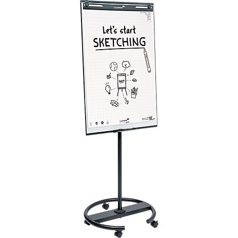 Un tableau à feuilles avec "Let's start SKETCHING" et des dessins. Il est posé sur un pied noir à roulettes.