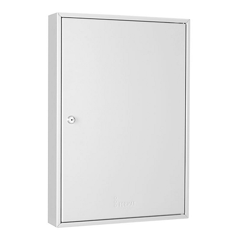 Un tableau de bord en métal blanc avec une porte et une petite serrure. Le nom de la marque est en relief en bas à droite.