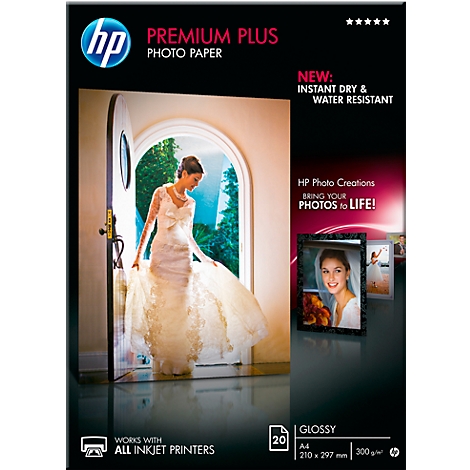 HP Premium Plus Fotopapier, Abbildung einer Braut vor einem Tor. Produktabbildung mit weiteren Fotos im Rahmen. Text: Instant Dry & Water Resistant.