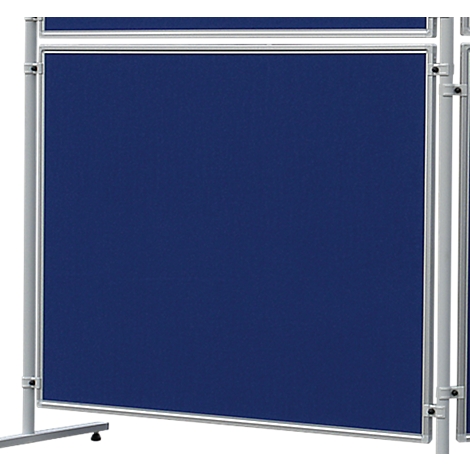 Grote blauwe muur, omlijst door zilveren metalen frame. Twee voeten aan de onderkant voor stabiliteit.
