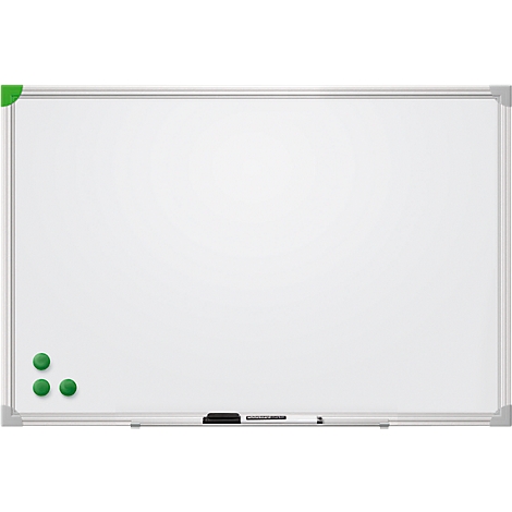 Ein leeres Whiteboard mit silbernem Rahmen und drei grünen Magneten in der Ecke.