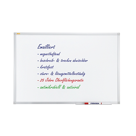 Whiteboard with a gray frame. Text in various colors: “Emailliert”, “magnethaftend”, “beschreib- & trocken abwischbar”, “kratzfest”, “säure- & lösungsmittelbeständig”, “25 Jahre Oberflächengarantie“ and “antimikrobiell & antiviral”. A red pen lies...