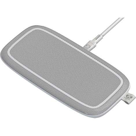 Chargeur sans fil gris. Rectangulaire avec coins arrondis. Bordure blanche, surface en tissu gris, connexion par câble.