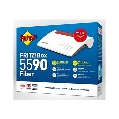 Verpackungskarton der FRITZ!Box 5590 Fiber mit Router-Abbildung, Wi-Fi 6 Logo und Produktinformationen auf blauem Grund.
