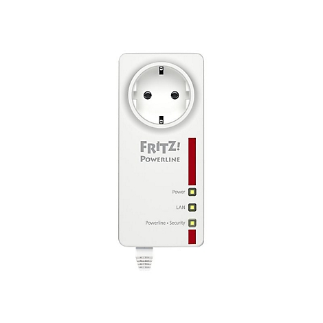 Weißer FRITZ!Powerline Adapter mit Steckdose und Status-LEDs auf weißem Grund.
