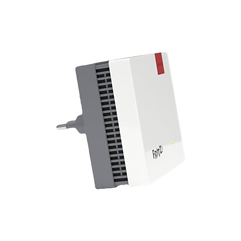 Ein weißer WLAN-Repeater mit rotem Streifen. Graues Lüftungsgitter, Steckeranschluss. Schriftzug: Fritz!