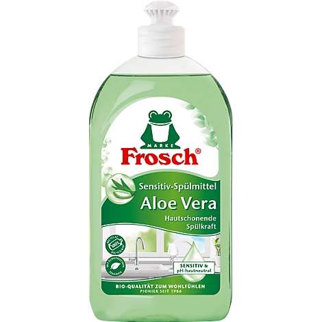 Transparente Frosch Spülmittel-Flasche mit grünem Inhalt und Aloe Vera Etikett vor weißem Hintergrund.