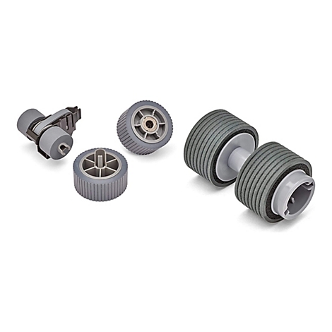 Divers rouleaux d'imprimante sur fond blanc. Différentes tailles et formes, en plastique et en caoutchouc.