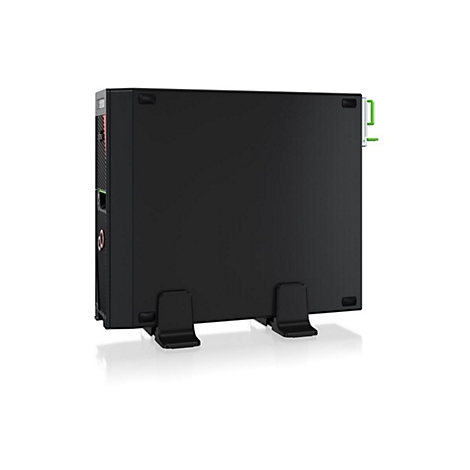 Schwarzer Fujitsu Desktop-PC steht aufrecht auf zwei Standfüßen vor weißem Hintergrund.