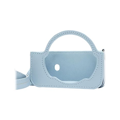 Hellblaue Kameratasche mit Griff und Trageriemen. Die Tasche hat eine runde Öffnung und ist mit sichtbaren Nähten versehen.