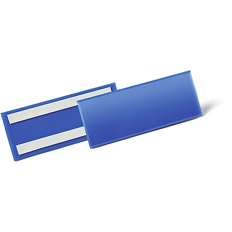 Dos placas de identificación rectangulares azules, una con tiras adhesivas en la parte posterior.