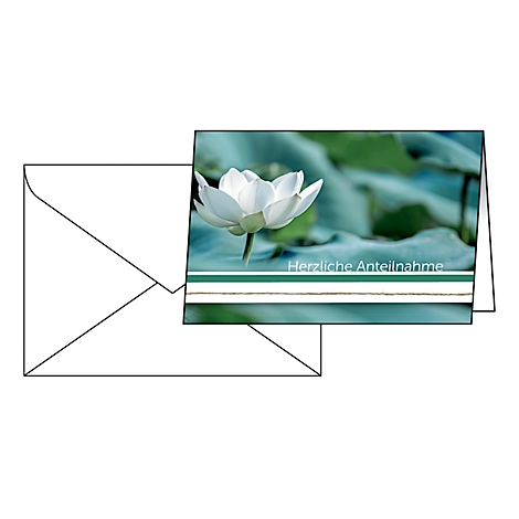 A sympathy card with a white lotus flower and the inscription "Herzliche Anteilnahme" lies next to a white envelope.