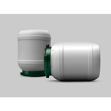 Deux barils en plastique blancs avec des couvercles et des fonds verts sur fond gris.